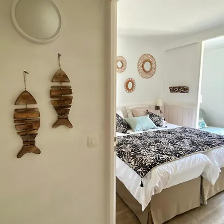 Prázdninový dům 4 In The Heart Of St-martin With Swimming Pool And Parking Saint-Martin-de-Ré