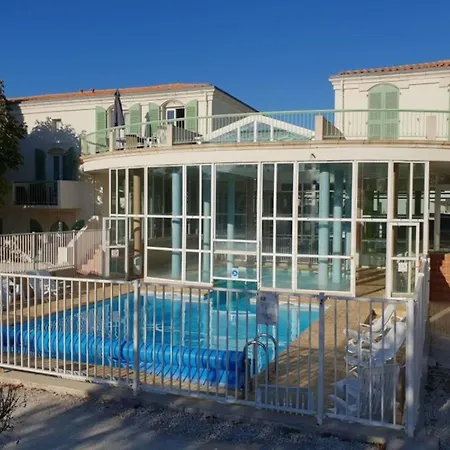 Prázdninový dům 4 In The Heart Of St-martin With Swimming Pool And Parking Saint-Martin-de-Ré