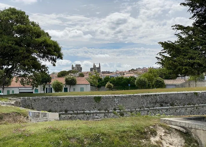 4 In The Heart Of St-martin With Swimming Pool And Parking * Saint-Martin-de-Ré